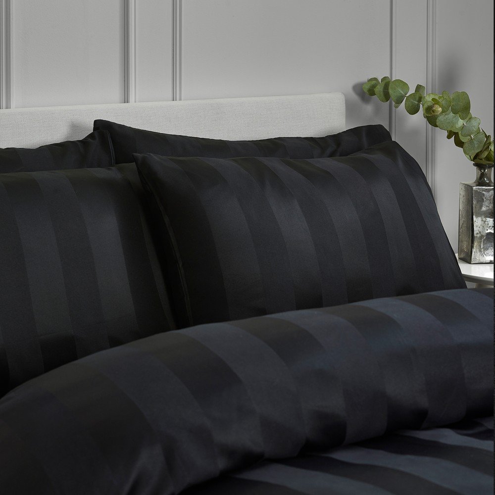 Catherine Lansfield Crna satenska posteljina za krevet za jednu osobu 135x200 cm So Soft Satin Stripe &amp;ndash; Slike