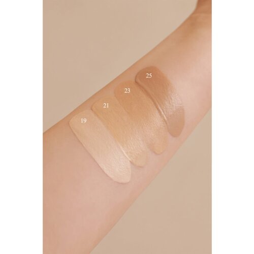 Thim Luminous Skin Cushion dolgoobstojni tekoči puder v gobici za osvetljevanje kože in hidratacijo odtenek 25 Tan 15 g Slike