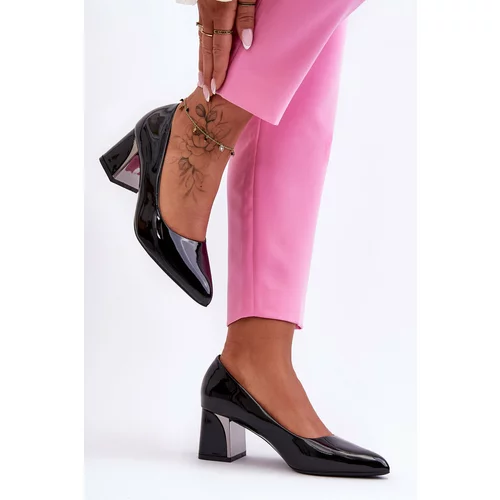 Kesi Elegant lacquered heels on the Emma Black pillar