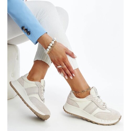 D/CEO White trainers Justar Cene