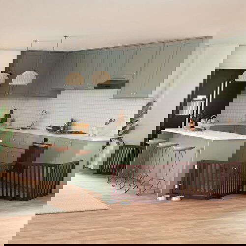 vidaXL Ograda za pse z vrati zložljiva 8 panelov rjava 640 cm les Cene