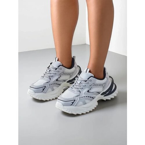 Resti Women's sports sneakers on a thicker sole Nettes Cene