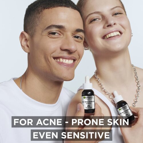 Garnier Pure Active AHA + BHA Charcoal Serum serum za obraz za vse tipe kože 30 ml za ženske Slike