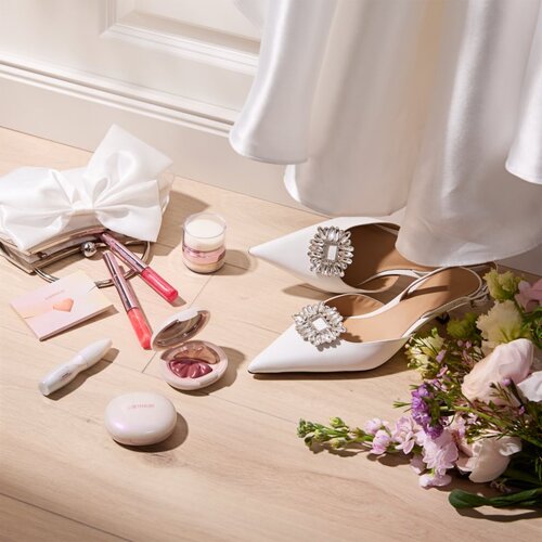 Catrice Brides &amp;amp; Besties rumenilo s highlighterom nijansa Champagne Showers C01 3.5 g Slike