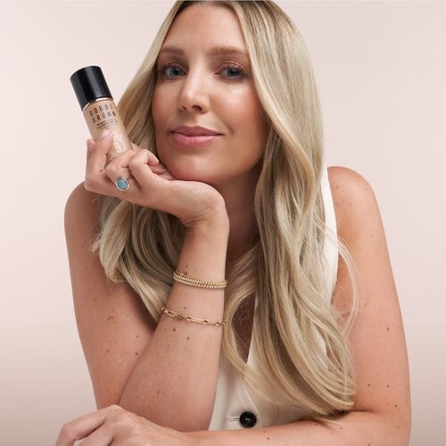Bobbi Brown Weightless Skin Foundation SPF 15 dolgoobstojen tekoči puder z vlažilnim učinkom odtenek Cool Sand 30 ml Slike