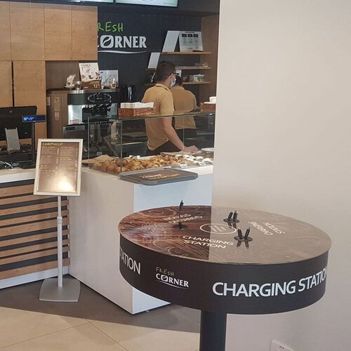PLUG-IN Box Lounge stolić za punjenje mobitela Slike