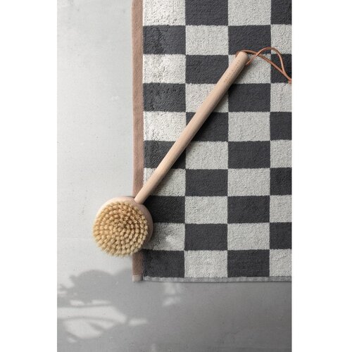 Mette Ditmer Denmark antracitno siva/bež kopalni&amp;scaron;ka preproga za tu&amp;scaron; kabino iz organskega bombaža 50x80 cm retro &amp;ndash; Slike