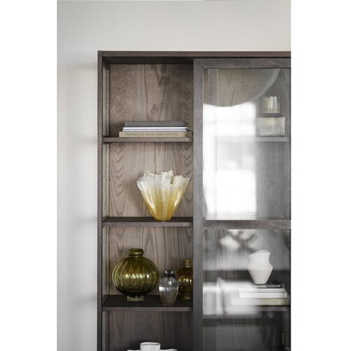 Rowico Rjava vitrina v hrastovem dekorju z drsnimi vrati 100x203 cm Hazelton &amp;ndash; Slike