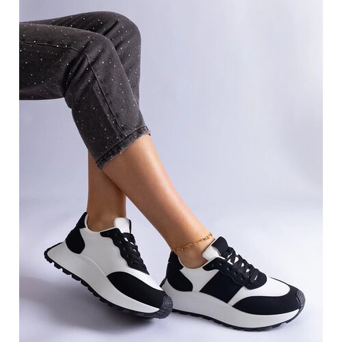 D/CEO White trainers Justar Cene