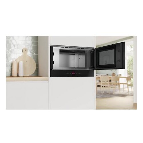 Bosch mikrovalna pećnica Serie 8| CRNA, 900W, Autopilot 7, 21L BFR7221B1 Slike