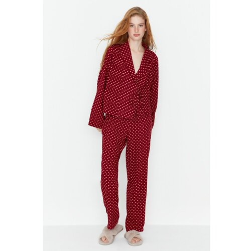 Trendyol Claret Red Heart Patterned Lacing Detail Viscose Woven Pajamas Set Slike