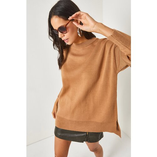 Olalook women's Camel Crew Neck with Side Slits Oversized Thick Knitwear Sweater Cene