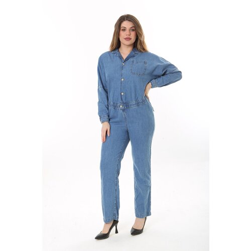 Şans Women's Plus Size Blue Front Buttoned Waist Elastic Detailed Chest And Back Pocket Denim Jumpsuit Slike