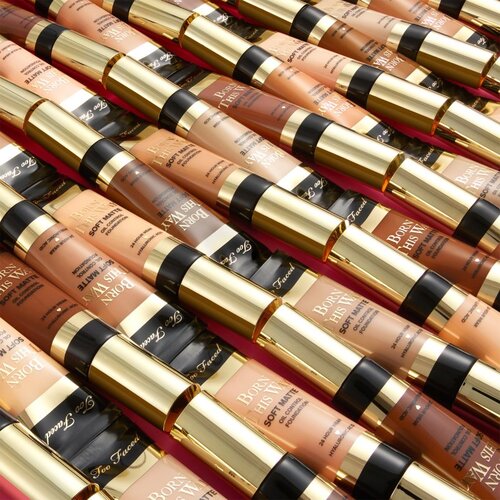 Too Faced Born This Way Soft Matte Foundation matirajoči tekoči puder odtenek Tiramisu 30 ml Slike