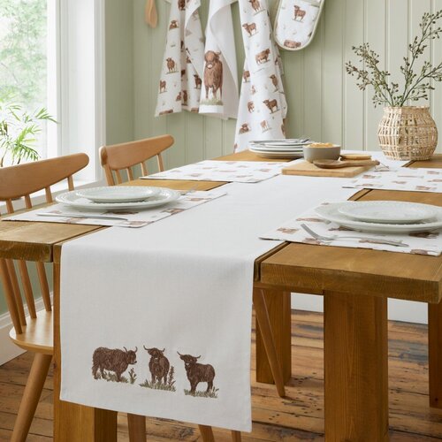 Catherine Lansfield Bombažen namizni tekač 33x220 cm Angus Highland Cow &amp;ndash; Slike