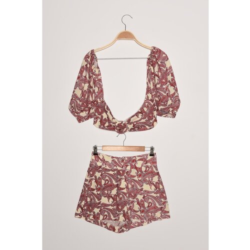 Trendyol Shawl Pattern Balloon Sleeve Buckled Shorts Blouse Set Cene