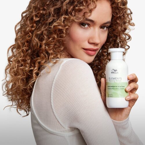 Wella Professionals Elements Renewing obnovitveni &amp;scaron;ampon za vse tipe las 250 ml Slike