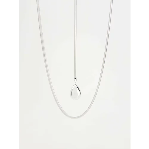 Reserved ogrlica v srebrnem odtenku z obeskom v obliki kapljice - srebrna