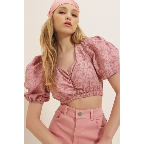 Trend Alaçatı Stili Women's Powder Pink Kiss Collar Front Pleated Princess Sleeve Floral Pattern Crop Woven Blouse