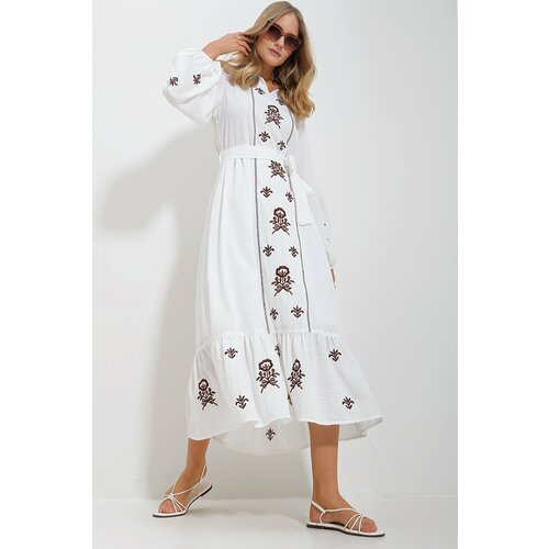 Trend Alaçatı Stili Women's White Slit Neck Belted Embroidered Inner Lined Length Dress Slike