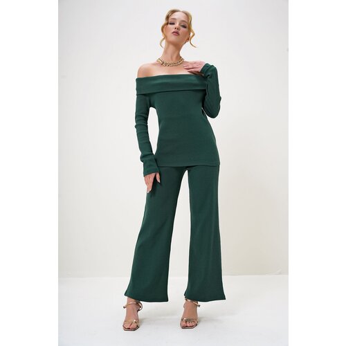 Trend Alaçatı Stili Women's Walnut Green Madonna Collar Camisole Blouse and Trouser Set Slike