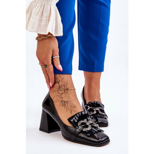 Kesi Comfortable pumps made of patent leather black Mercy Cene