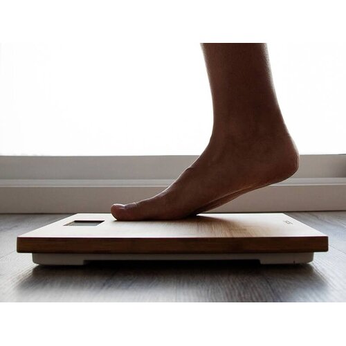 Cecotec osobna vaga digitalna, bambus podloga, Surface Precision 9300 Healthy Slike