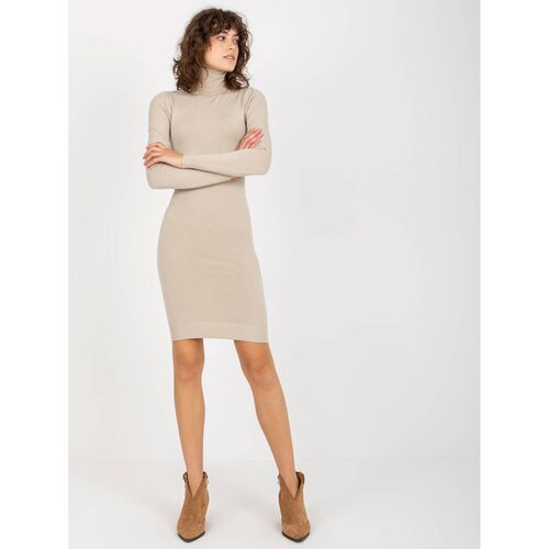 Fashion Hunters Light beige smooth dress fitted with a turtleneck Slike