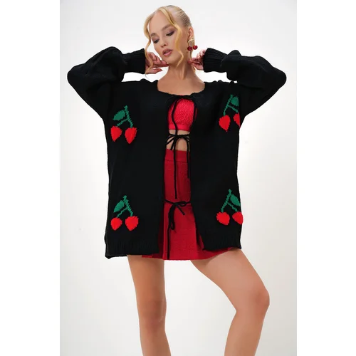 Trend Alaçatı Stili Women's Black Square Neck Tie Front Cherry Embroidered Knitted Cardigan