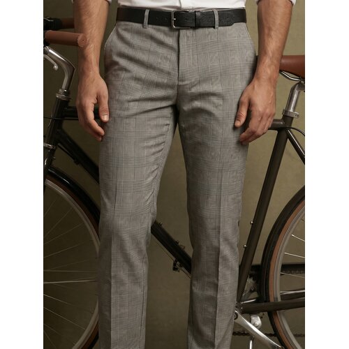 Sinsay Slim-fit chino hlače u kockicu s udjelom viskoze Slike