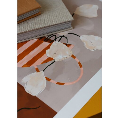 The Poster Club Plakat 50x70 cm White Flowers in Striped Vase &amp;ndash; Slike