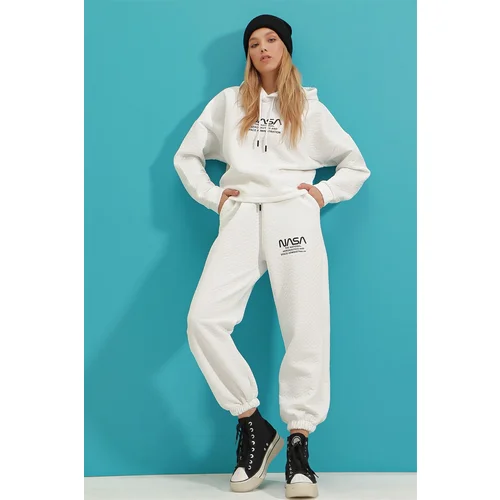 Trend Alaçatı Stili Women's White Hooded, Self-Textured Winter Printed Tracksuit Set