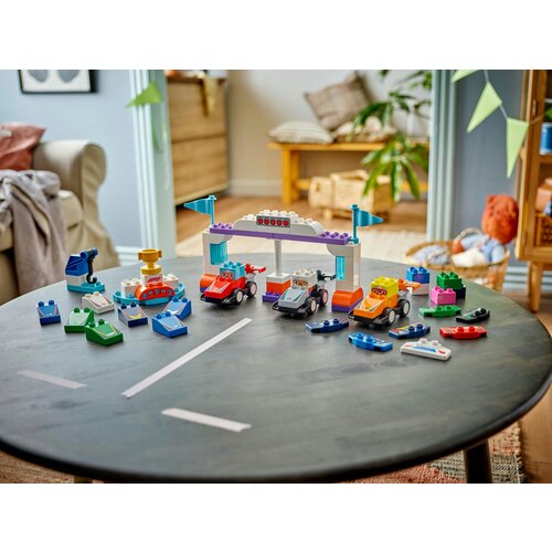 Lego Trkački automobili i vozači tima F1&amp;reg; ( 10445 ) Slike