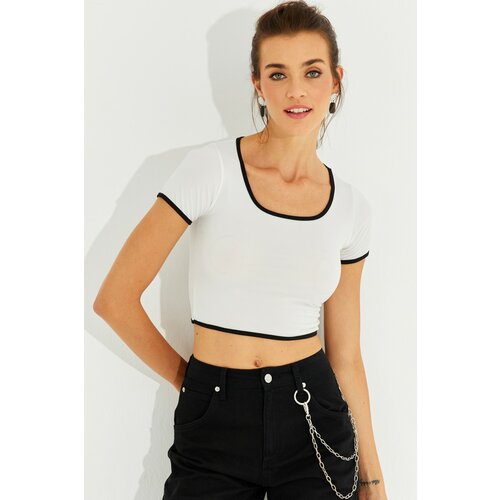 Cool & Sexy Women's White Piped Crop Top Slike