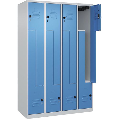 C+P Garderobna Z-omara Classic PLUS, 4 deli, svetlo sive / svetlo modre barve, Š 1200 mm, talni drsniki, vrtljiv zapah Cene