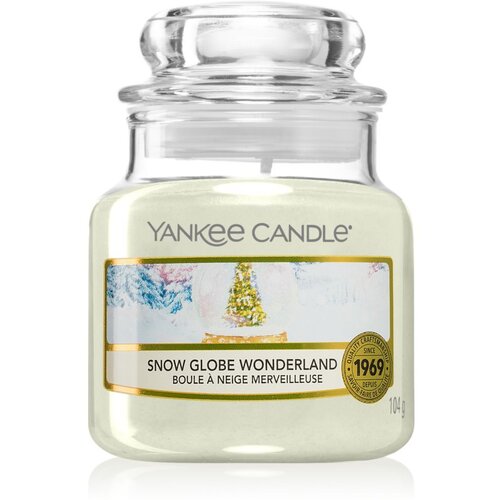 Yankee Candle Snow Globe Wonderland mirisna svijeća 104 g Slike