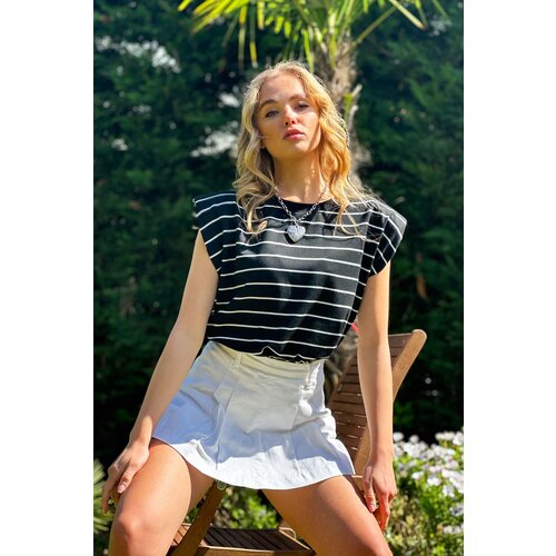 Trend Alaçatı Stili Women's Black Bicycle Ribbed Collar Striped T-Shirt with Padded Shoulders Slike