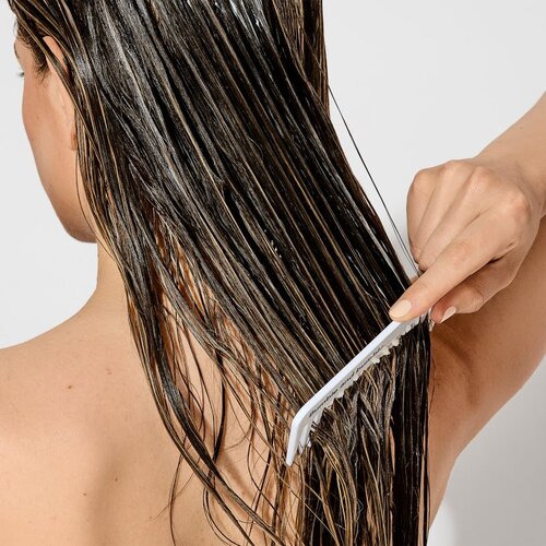 Bumble and Bumble Bb.Bond-Building Repair Conditioner obnovitveni balzam za vsakodnevno uporabo 1000 ml Slike
