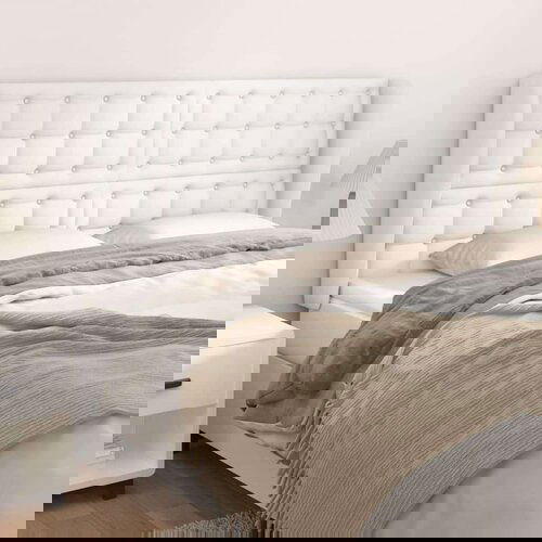  Vzglavje z u&amp;scaron;esi belo 203x23x118/128 cm umetno usnje, (20792617) Slike