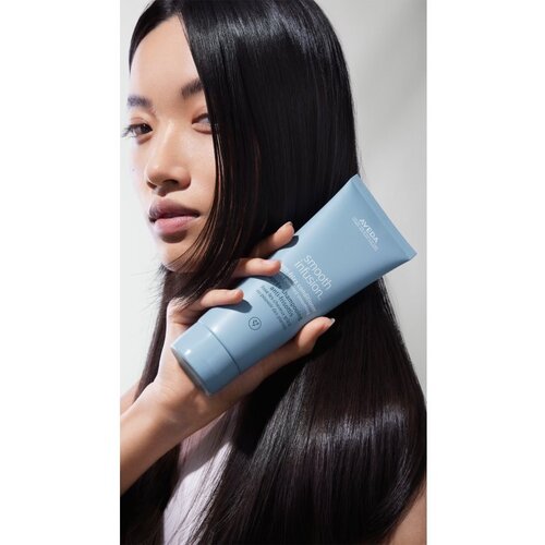 Aveda Smooth Infusion&amp;trade; Anti-Frizz Conditioner balzam za glajenje krepastih las 200 ml Slike