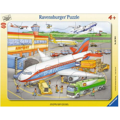 Ravensburger puzzle - Na arodromu - 40 delova Slike