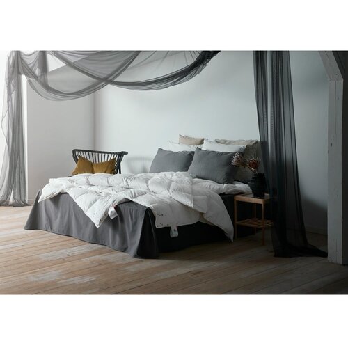 Universe of Sleeping Celoletna pre&amp;scaron;ita odeja s polnilom iz perja 200x220 cm Capella Medium &amp;ndash; Slike