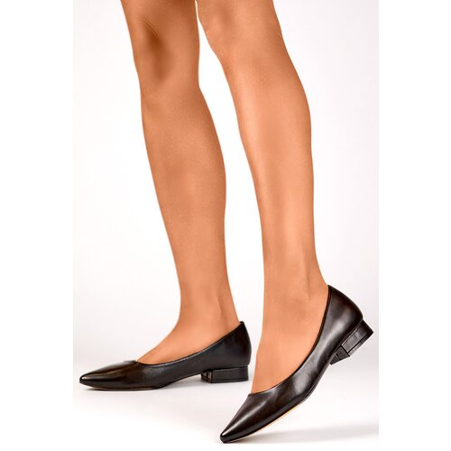 primohurt Black classic shoes with a leather insole, women's pointed-toe pumps with a low heel Cene