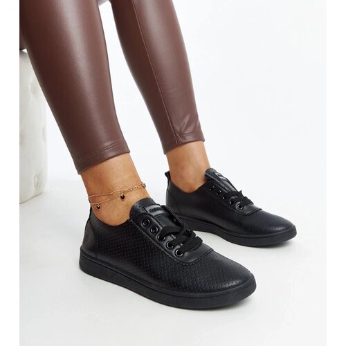 D/CEO Black trainers Beat Cene