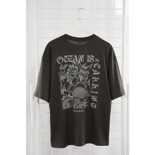 Trendyol Anthracite Oversize/Wide Cut 100% Cotton T-shirt with Raised Text Printed on the Back