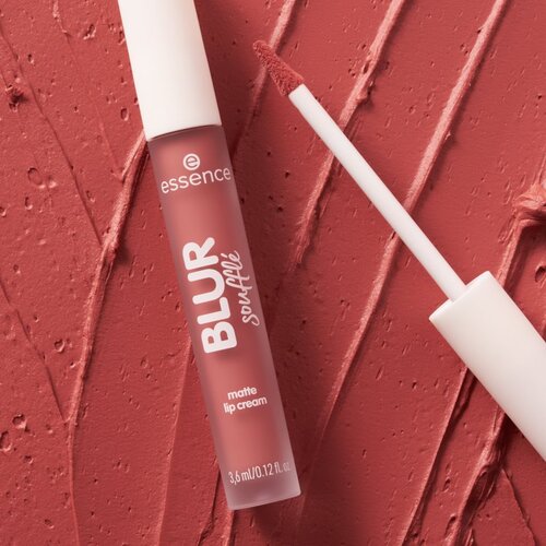 Essence Blur Souffl&amp;eacute; mat tekući ruž za usne nijansa 03 Hot Offline 3.6 ml Slike