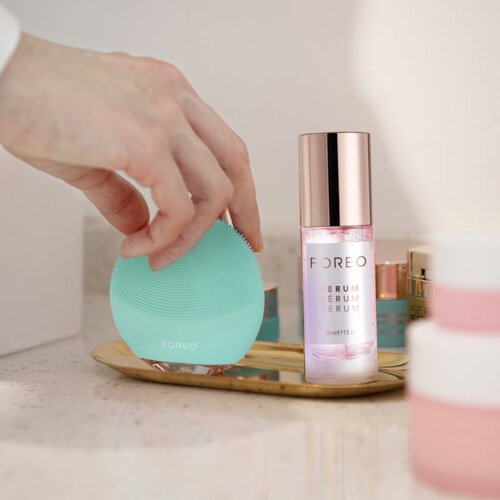 Foreo LUNA&amp;trade;4 Mini uređaj za či&amp;scaron;ćenje lica Arctic Blue Slike