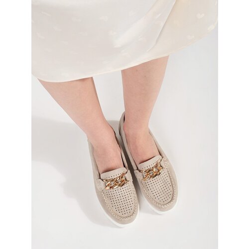 GOODIN Leather beige loafers with a chain on the platform Cene