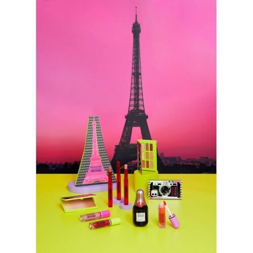 Makeup Revolution X Emily In Paris paleta puderastih sjenila za oči nijansa Camera Queen 6,3 g Slike