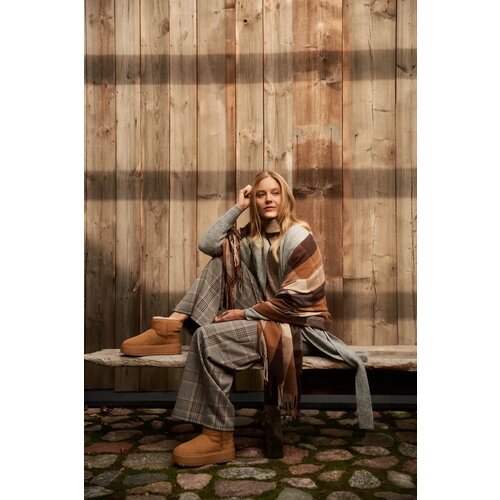Marisse Elegant Brown Checkered Scarf Cijene